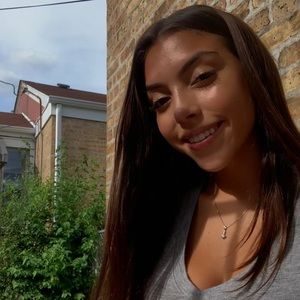 Meet your Posher, Julyssa